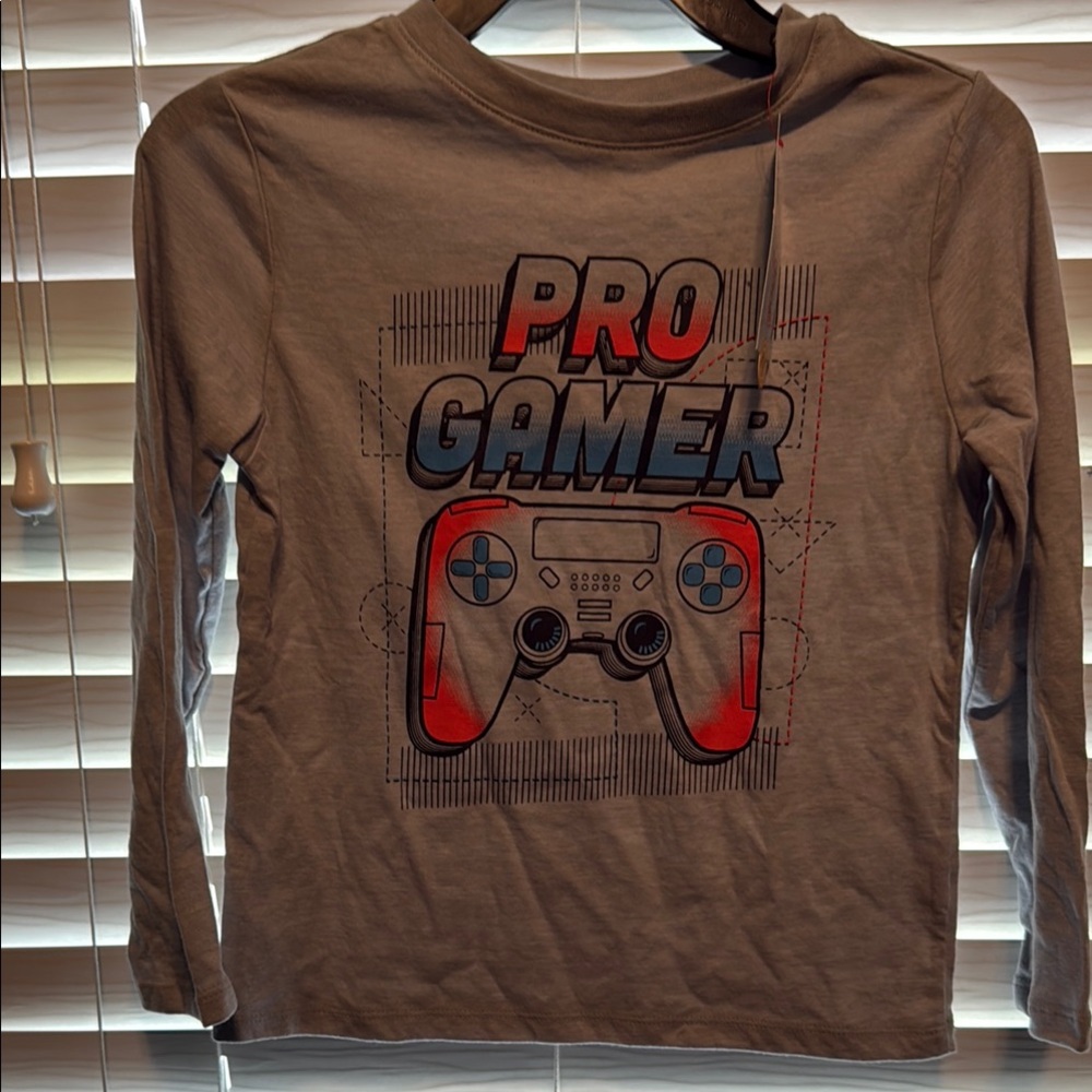 Cat & Jack Red and Gray Short Sleeve Tee Retro Gamer